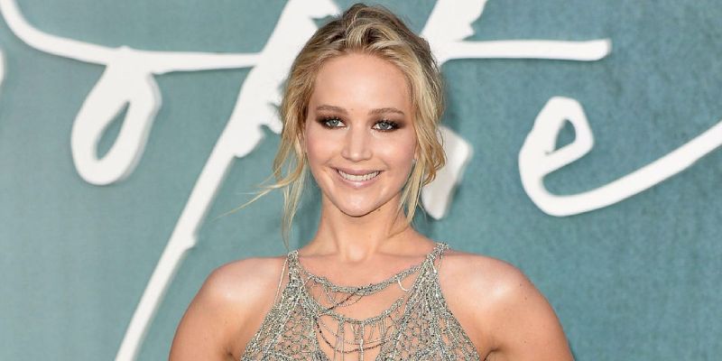 What is the birthdate of Jennifer Lawrence?