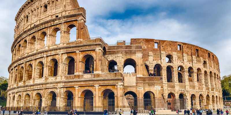 In which country The Roman Colosseum is established?